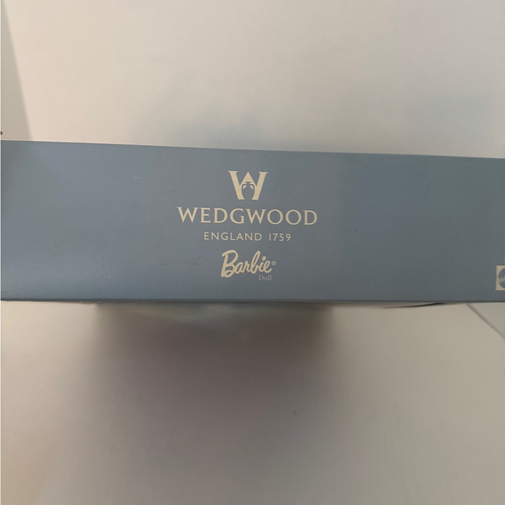 2000 new limited edition Wedgewood England 1759 Barbie - Picture 8 of 9